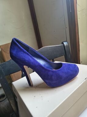 Steve Madden Cobalt Suede High Heel Pumps